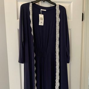 NWT Navy Robe with White Lace Medium